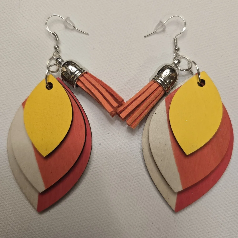 ARTISAN & HANDCRAFTED 2.5" Wood Leaf Tiered Dangle Pierced Earrings W/ Tassles - Picture 3 of 14